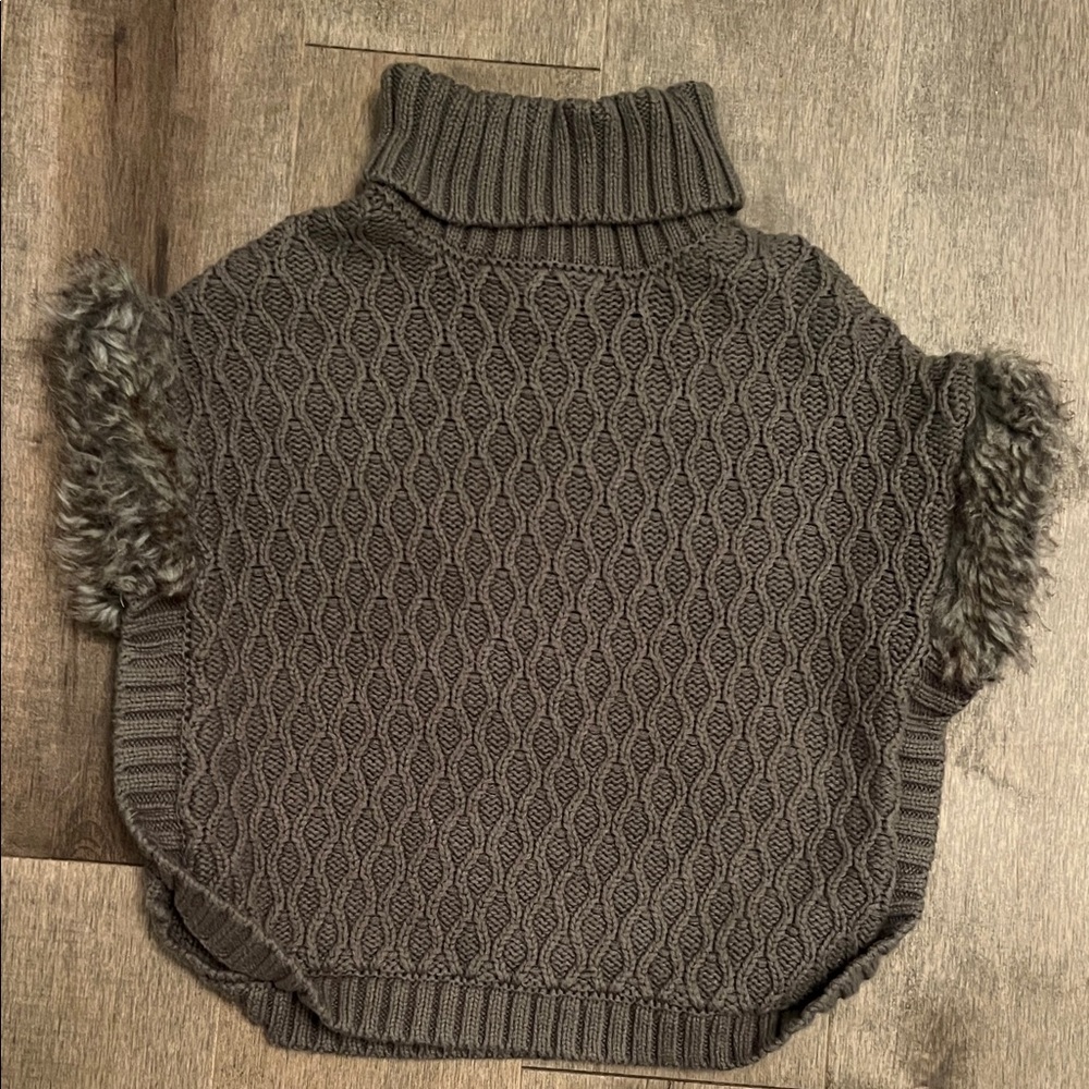 EUC 2T toddler cape khaki color Smoke free